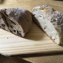 無花果とカシューナッツのパンと向日葵の種のパン