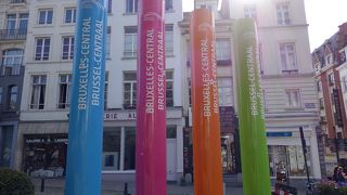 ブリュッセル観光の起点となる駅です。オルタ設計の美しい駅の外観をぜひ。