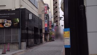 名前は三味線の3本の弦から