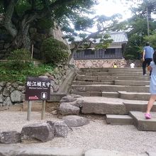 天守閣に行く階段です