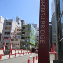 モダンな橋です