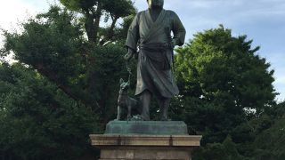 想像通り、堂々と立っていました