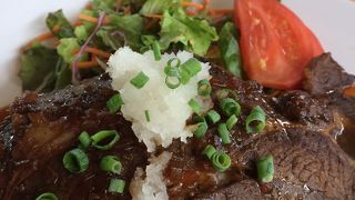 サラダバーがついていて、お得♪