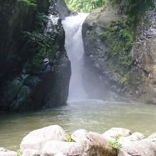 水しぶきが結構な迫力でした。　実は普段は水量が少ないそうです