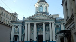 パステルカラーの可愛い教会