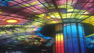 ステンドグラスで有名