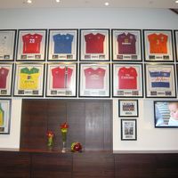 ロビーにはユニフォームがたくさん