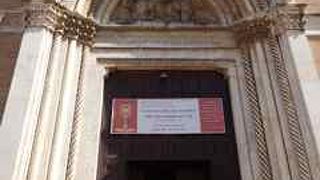 ステンドグラスがあります