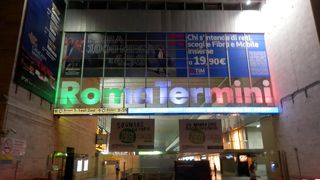 テルミニ駅、ローマの街の中心で便利な場所ですが危ない場所でもある。
