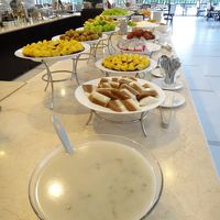 フルーツやチェー、バインフランもありますが、コバエが...