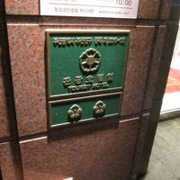 ホテルの看板、ムクゲ２個の3級ホテルです。