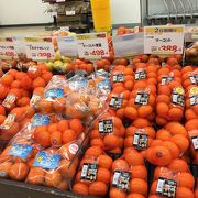 沖縄の名物もじゅーしーもあります　果物もたくさん