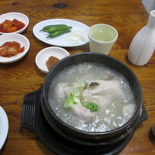 参鶏湯(13,000won)です。