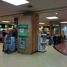 秋田空港仕様のファミリーマート