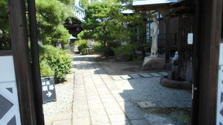 赤穂駅から近い　大きな寺で見どころも多い花岳寺の中にあります