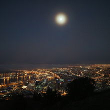 シグナルヒルから見たケープタウンの街　夜景