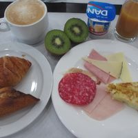 朝食は野菜は全くなし　果物でビタミン補給を