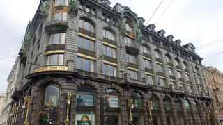 素敵な外観の本屋さん