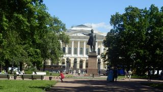 ロシア美術館の前の広場