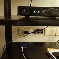 部屋に唯一あったコンセント　テレビ台下