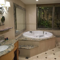 グレードアップになった同行者の部屋のバスルーム