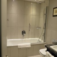 最上階のバスルーム。２階のクラッシックルームは広さ半分でした