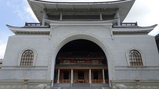 立派な布袋さまが印象的