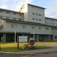 正面入り口（駐車場が正面近くに結構用意されていました。）