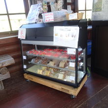 苺やシフォンケーキ・・・