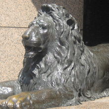 銀座三越入口ライオン像