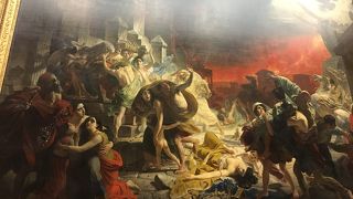 空いていて快適に名画を鑑賞できました。