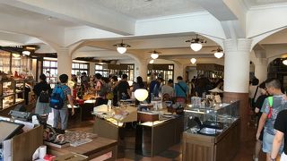 レトロな落ち着く空間、ただし人は多い