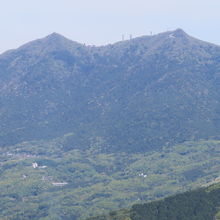 山頂から筑波山がすぐそばに見えます