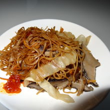お皿に盛り付けた焼きそば　美味しかったです