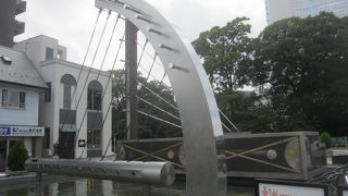 ハープのモニュメント