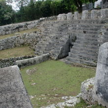 仲曽根豊見親の墓