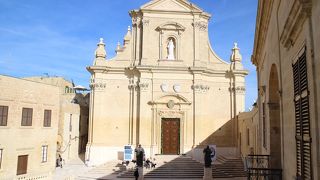 チタデルの要塞の中に建つ大聖堂