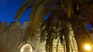 Western Wallへの入口近くの門