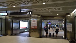 試しに各駅と快速両方乗ってみました。