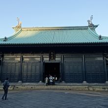 扉が開く土日祝日がおすすめ。