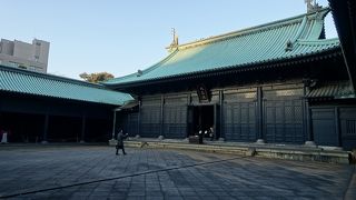 神社とも寺とも違う独特な雰囲気