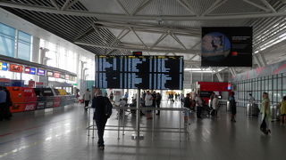 ソフィア空港は地下鉄も駅までつながり益々便利になりました。