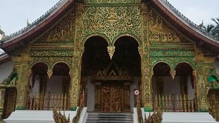 往時を偲ばせる王宮