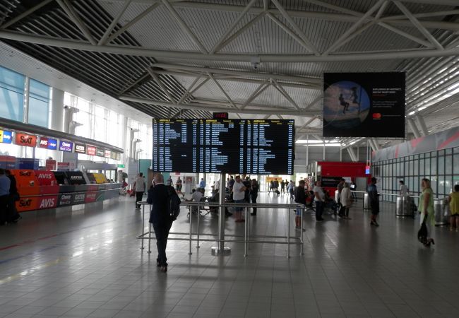 ソフィア空港は地下鉄も駅までつながり益々便利になりました。