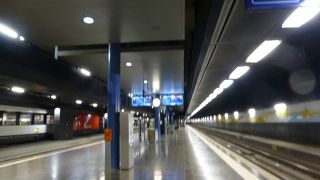 無料チケットの発券機があります．