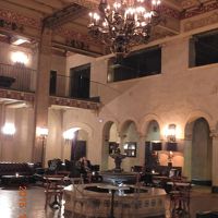 格式高いロビー