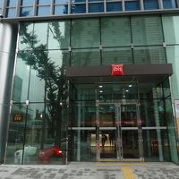 ホテルのエントランス。