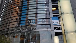 丸の内北口の大型複合商業施設