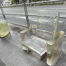 椅子のオブジェ