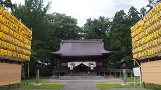 弘前城の公園敷地内に鎮座